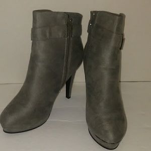 Women's Gray Suede Ankle Boots Sz 8